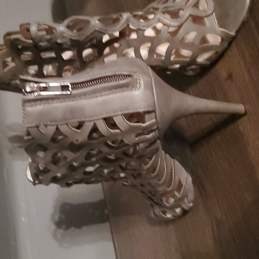 Grey Zigisoho shoe
